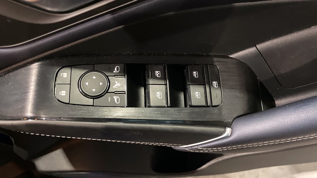 2023 Nissan Qashqai St-l, Automatic, 48080 km, Drivers Side Door Panel Controls