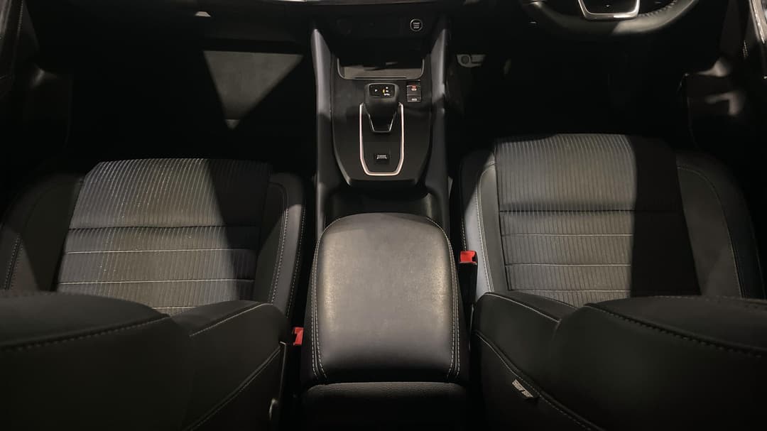 2023 Nissan Qashqai St-l, Automatic, 48080 km, Center Console