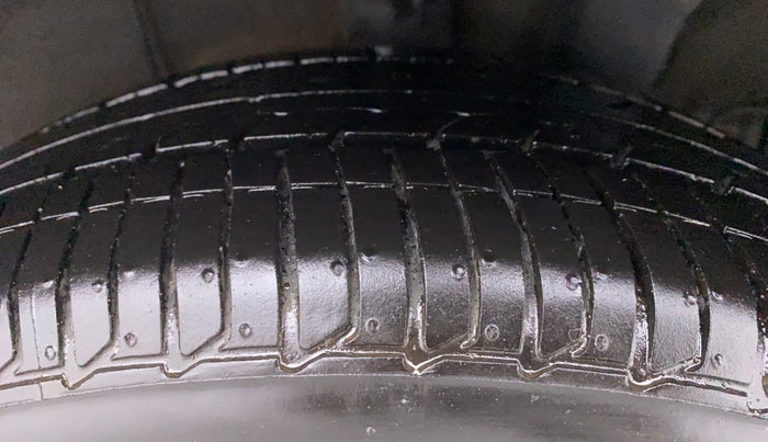 2014 Hyundai Xcent SX 1.2 OPT, Petrol, Manual, 62,310 km, Left Rear Tyre Tread
