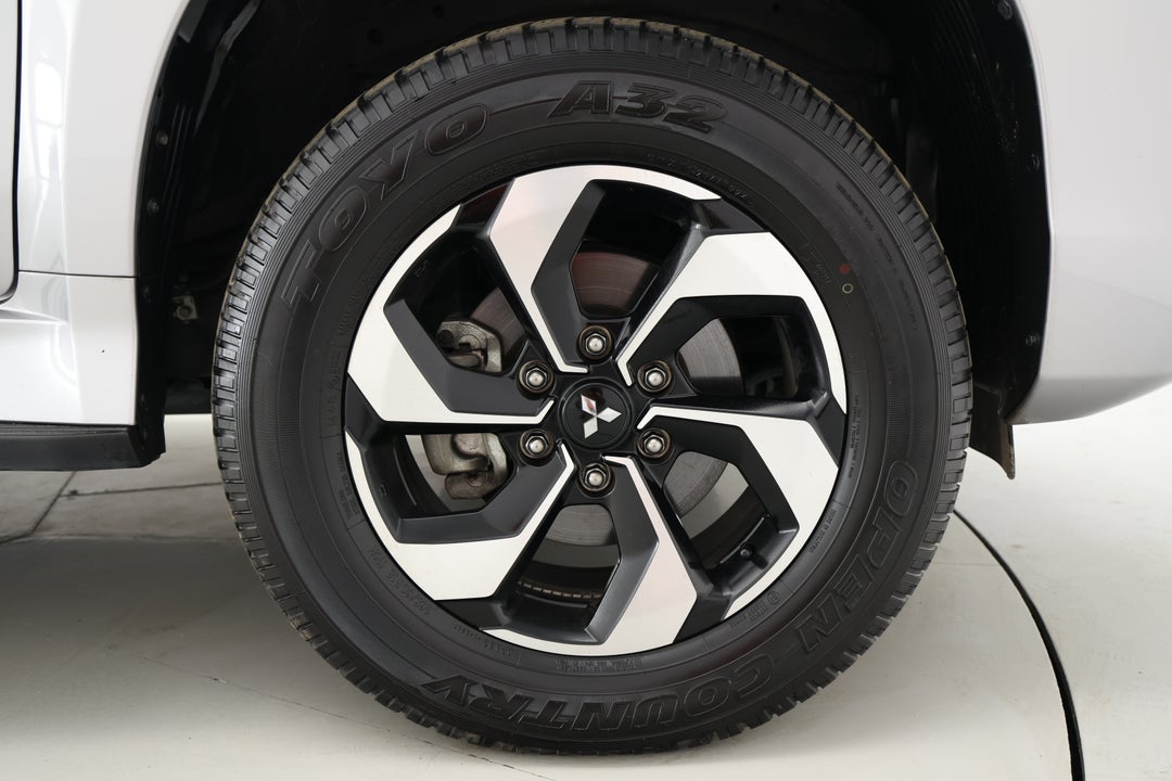 2024 Mitsubishi Pajero Sport Gls (4WD) 7 Seat, Automatic, 30208 km, Right Front Wheel