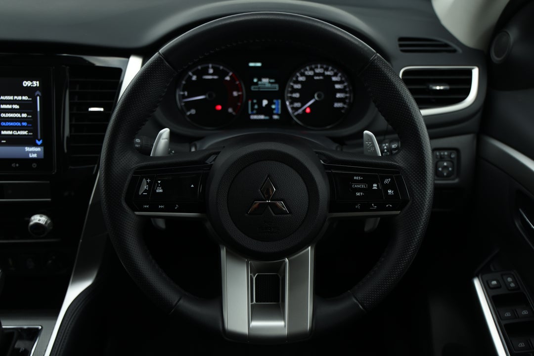 2024 Mitsubishi Pajero Sport Gls (4WD) 7 Seat, Automatic, 30208 km, Steering Wheel Close-up