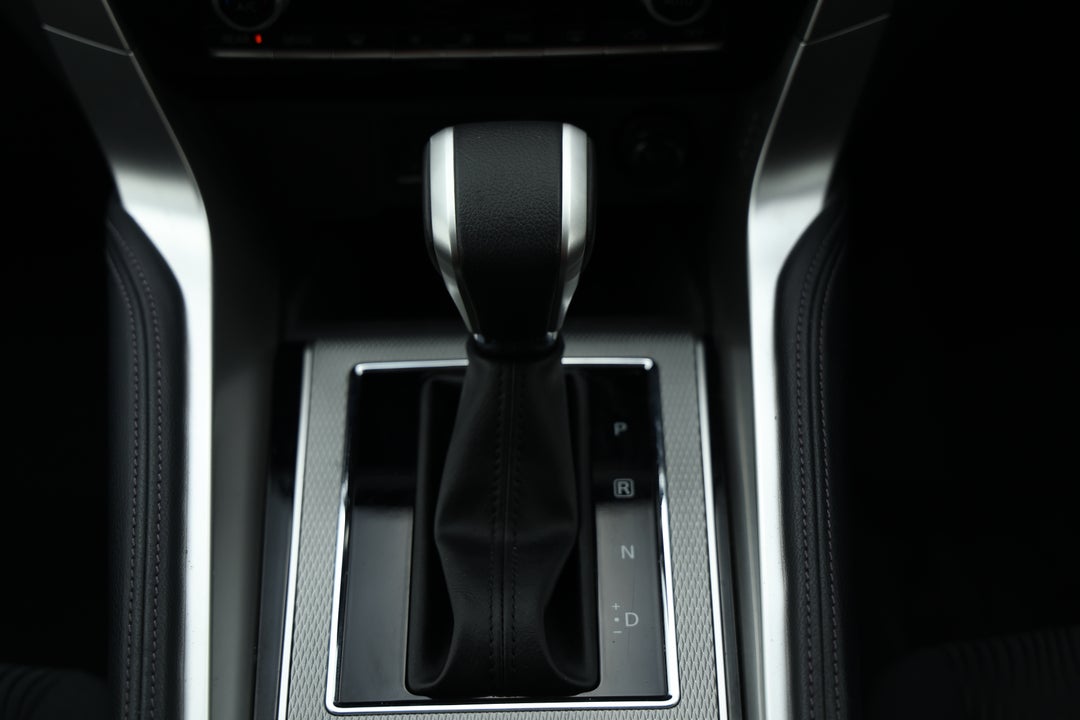 2024 Mitsubishi Pajero Sport Gls (4WD) 7 Seat, Automatic, 30208 km, Gear Lever 