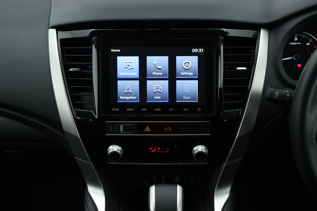 2024 Mitsubishi Pajero Sport Gls (4WD) 7 Seat, Automatic, 30208 km, Center Console