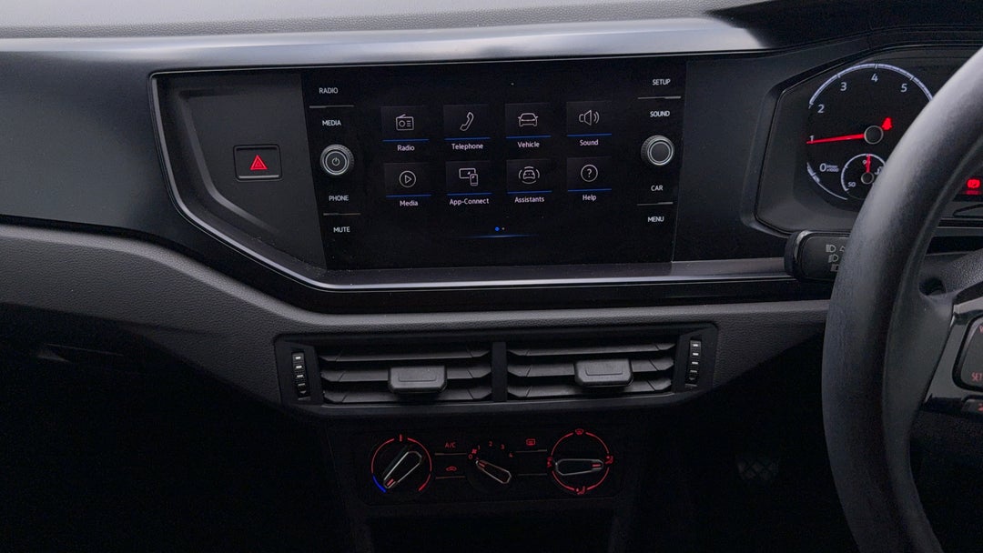 2021 Volkswagen Polo 70tsi Trendline, Manual, 51277 km, Center Console