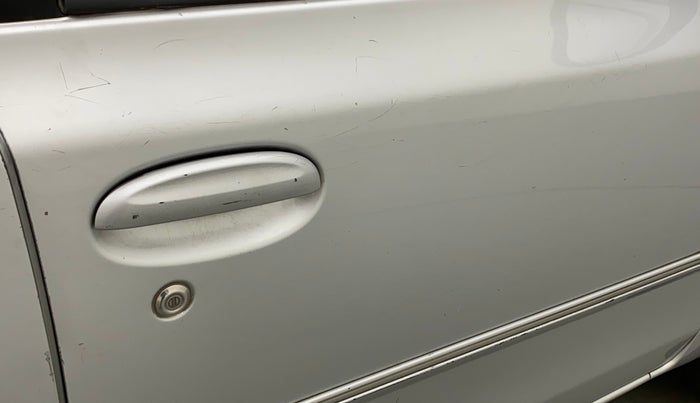 2011 Toyota Etios G SP, Petrol, Manual, 88,354 km, Driver-side door - Minor scratches