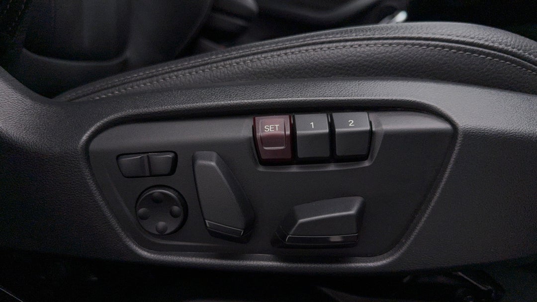 2021 BMW X1 xDrive 25i M Sport, Automatic, 42331 km, Drivers Side Adjustment Panel