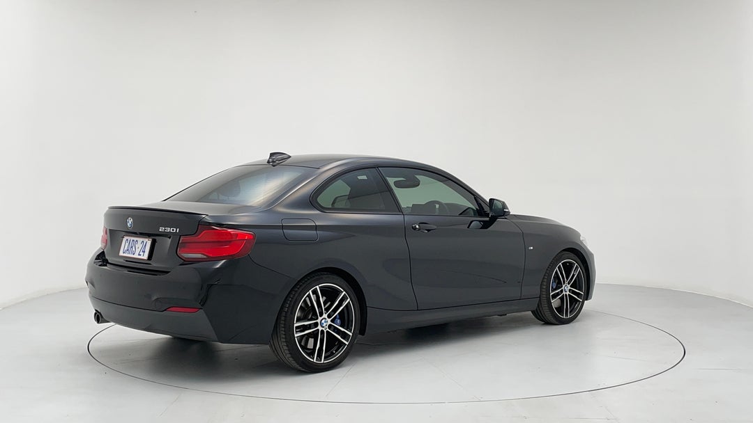 Right Back Diagonal (45- Degree) View