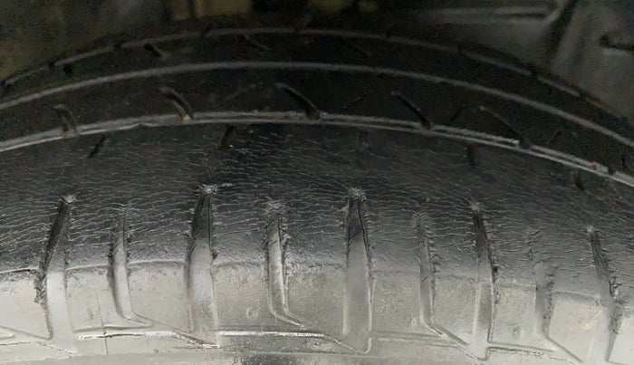 2012 Toyota Etios G, Petrol, Manual, 90,916 km, Right Front Tyre Tread
