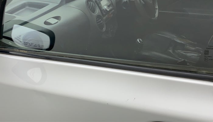 2012 Toyota Etios G, Petrol, Manual, 90,916 km, Front passenger door - Weather strip has minor damage