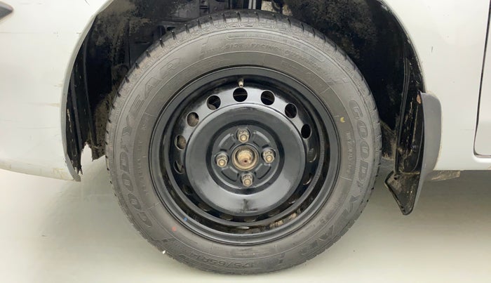 2012 Toyota Etios G, Petrol, Manual, 90,916 km, Left Front Wheel