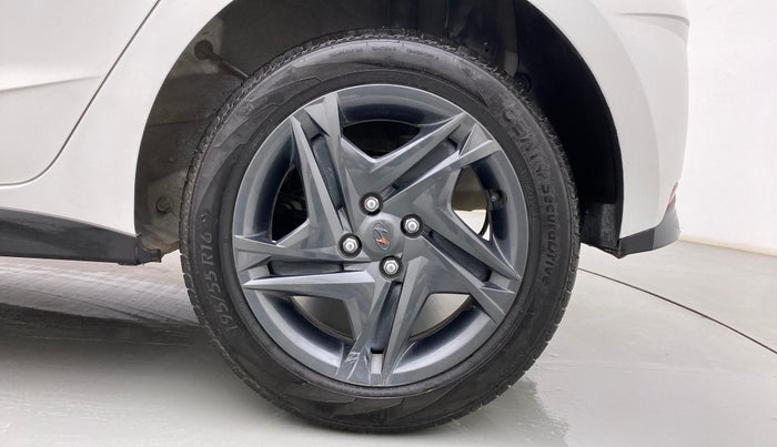 2022 Hyundai NEW I20 SPORTZ 1.2 MT, Petrol, Manual, 17,827 km, Left Rear Wheel