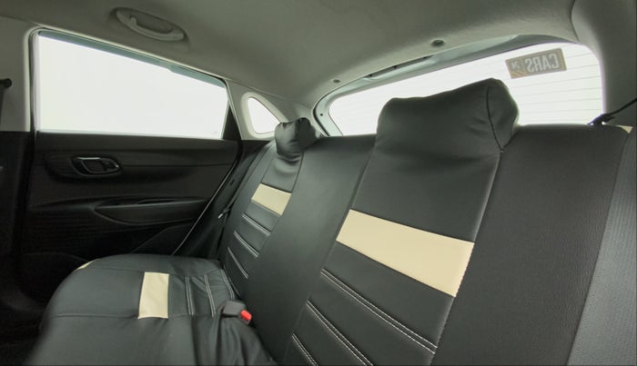 2022 Hyundai NEW I20 SPORTZ 1.2 MT, Petrol, Manual, 17,827 km, Right Side Rear Door Cabin