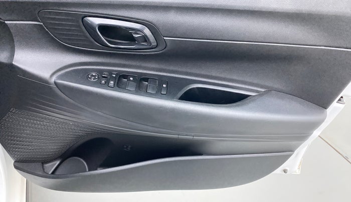 2022 Hyundai NEW I20 SPORTZ 1.2 MT, Petrol, Manual, 17,827 km, Driver Side Door Panels Control