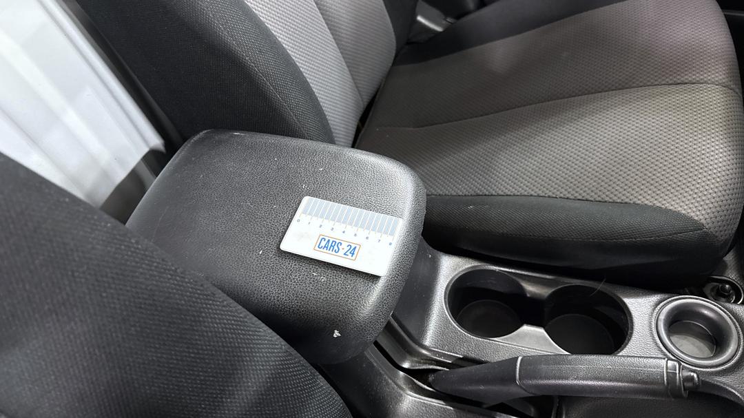 2023 Mitsubishi Triton Glx (4x2), Manual, 34365 km, Center Console Stain