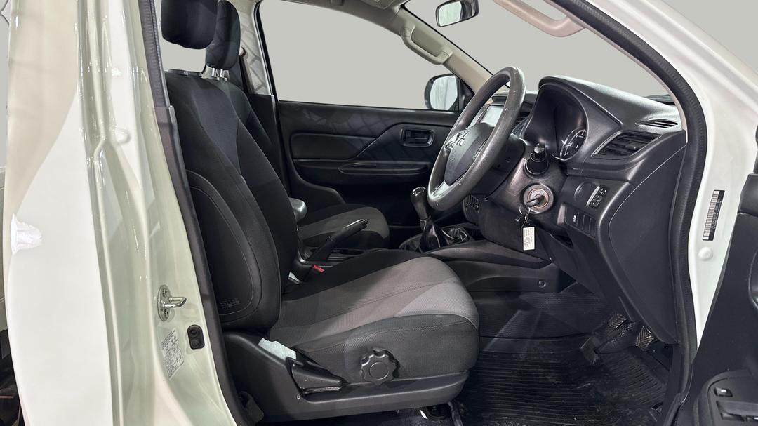 2023 Mitsubishi Triton Glx (4x2), Manual, 34365 km, Right Side Front Door Cabin View