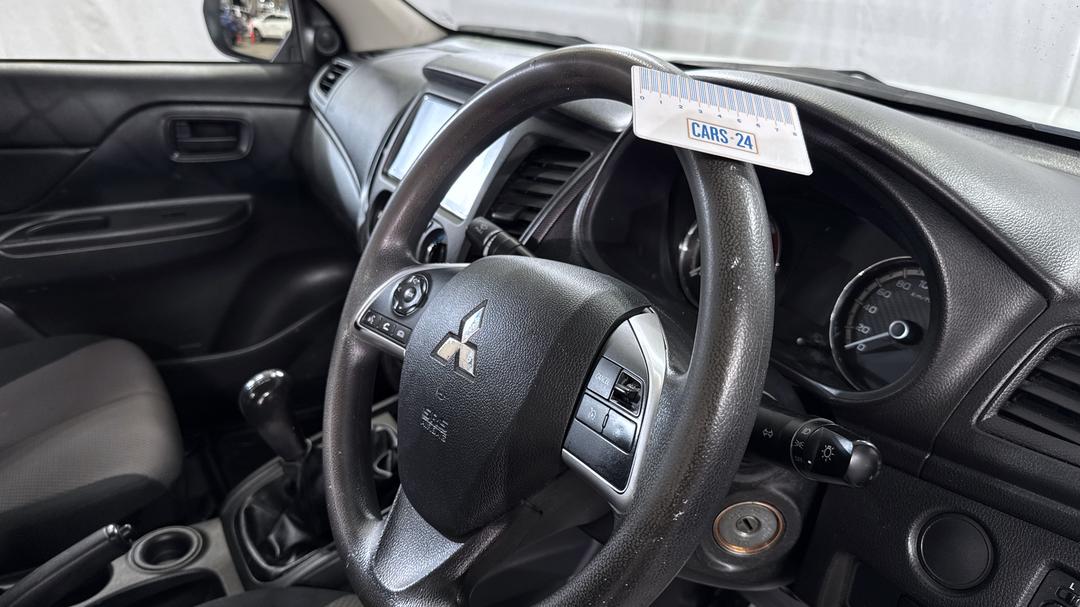 2023 Mitsubishi Triton Glx (4x2), Manual, 34365 km, Steering Wheel Body Stain