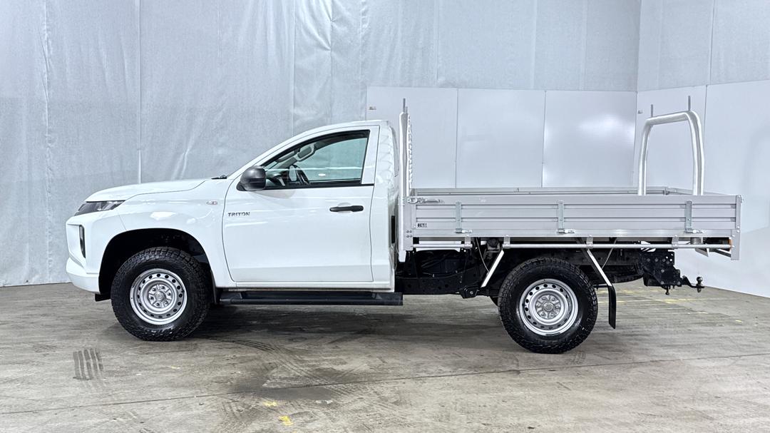 2023 Mitsubishi Triton Glx (4x2), Manual, 34365 km, Left Side View