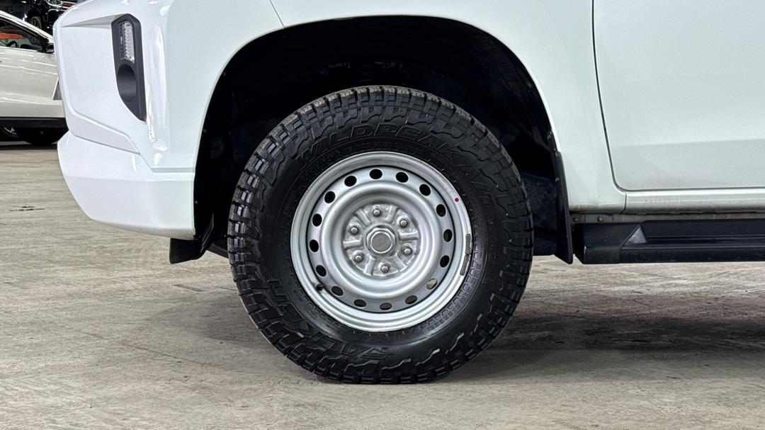 2023 Mitsubishi Triton Glx (4x2), Manual, 34365 km, Left Front Wheel