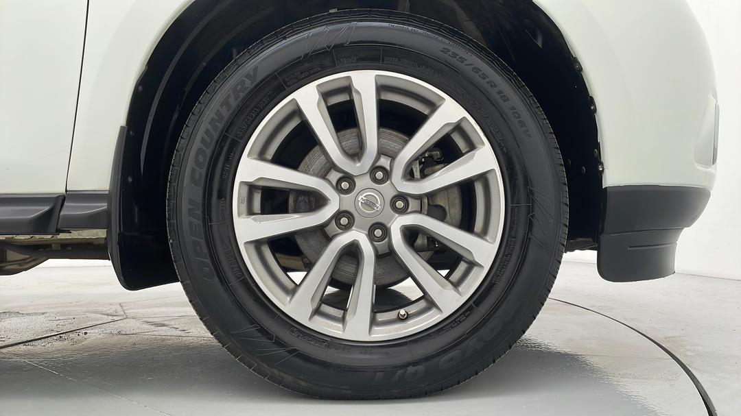 2014 Nissan Pathfinder St (4x4), Automatic, 100564 km, Right Front Wheel