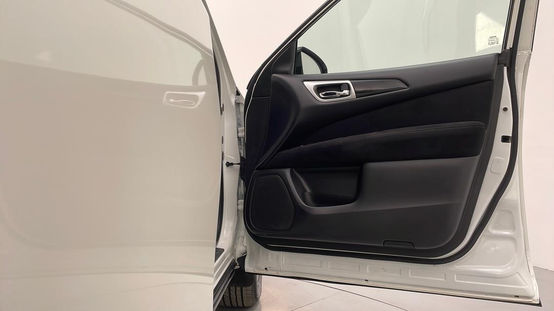 2014 Nissan Pathfinder St (4x4), Automatic, 100564 km, Speaker View