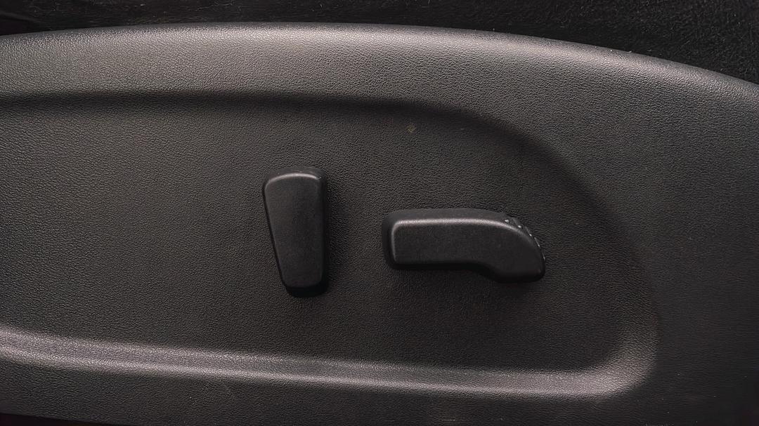 2014 Nissan Pathfinder St (4x4), Automatic, 100564 km, Drivers Side Adjustment Panel