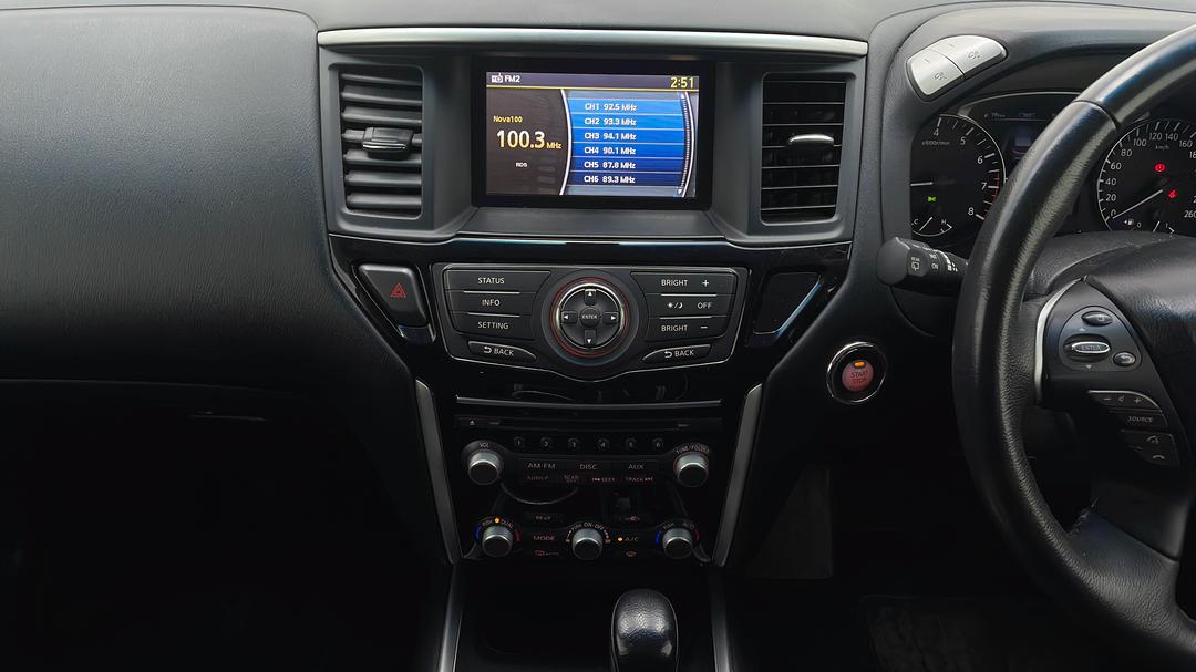 2014 Nissan Pathfinder St (4x4), Automatic, 100564 km, Center Console