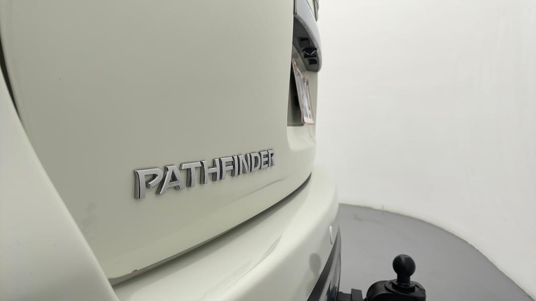 2014 Nissan Pathfinder St (4x4), Automatic, 100564 km, Badge (Boot Left Side)