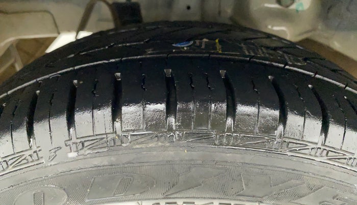2016 Hyundai Eon MAGNA +, Petrol, Manual, 23,349 km, Right Rear Tyre Tread