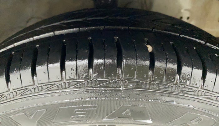 2016 Hyundai Eon MAGNA +, Petrol, Manual, 23,349 km, Right Front Tyre Tread