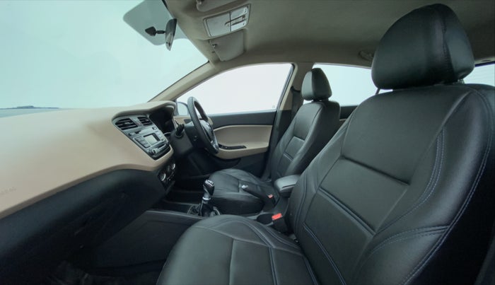 2017 Hyundai Elite i20 SPORTZ 1.4, Diesel, Manual, 90,786 km, Right Side Front Door Cabin