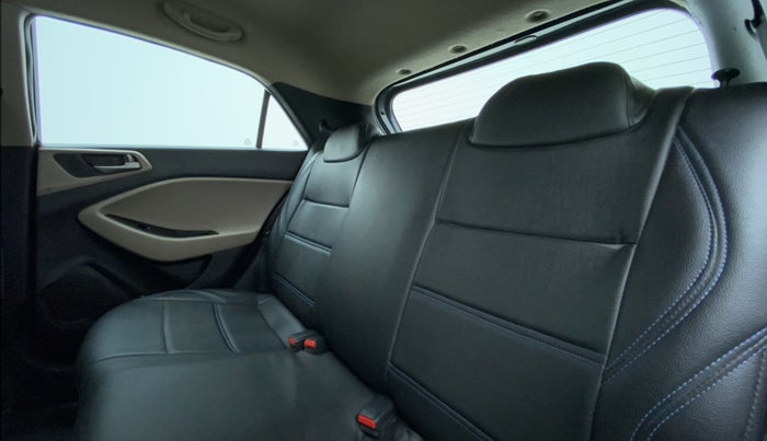 2017 Hyundai Elite i20 SPORTZ 1.4, Diesel, Manual, 90,786 km, Right Side Rear Door Cabin