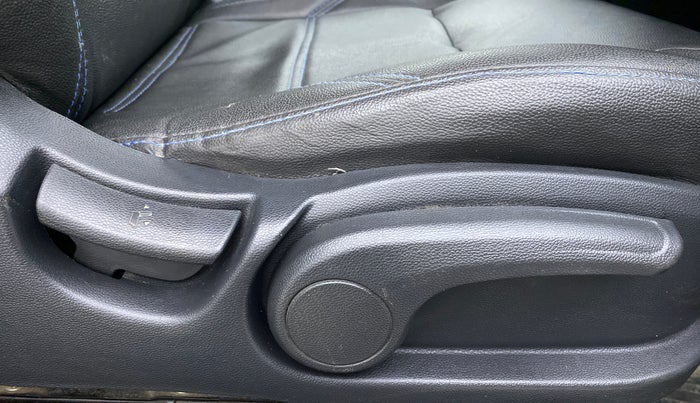 2017 Hyundai Elite i20 SPORTZ 1.4, Diesel, Manual, 90,786 km, Driver Side Adjustment Panel