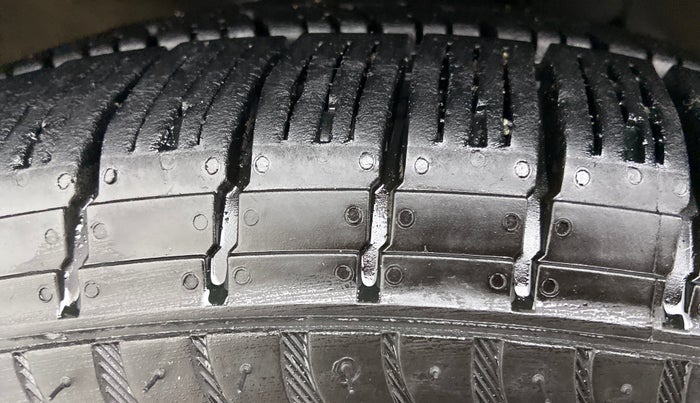 2016 Mahindra NUVOSPORT N8 AMT mHAWK, Diesel, Automatic, 62,582 km, Left Front Tyre Tread