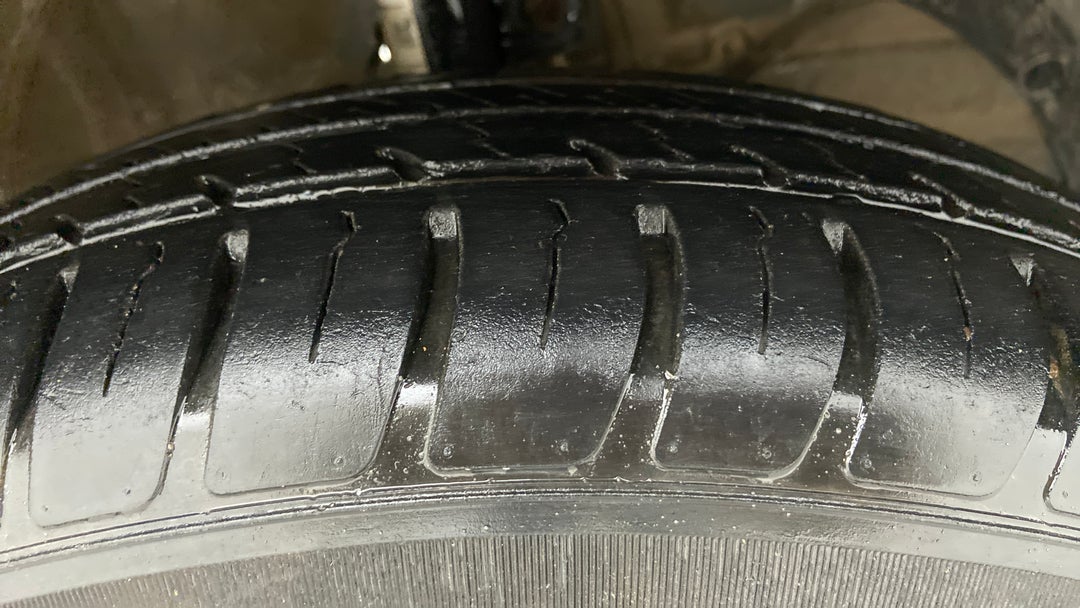 Right Front Tyre Tread
