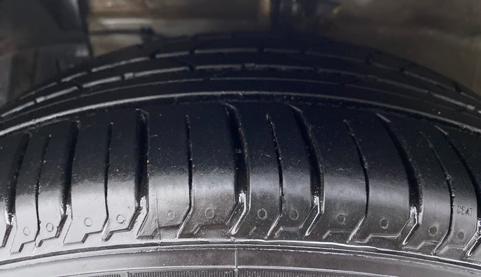 2016 Maruti Ciaz ZDI+ SHVS, Diesel, Manual, 81,311 km, Left Front Tyre Tread