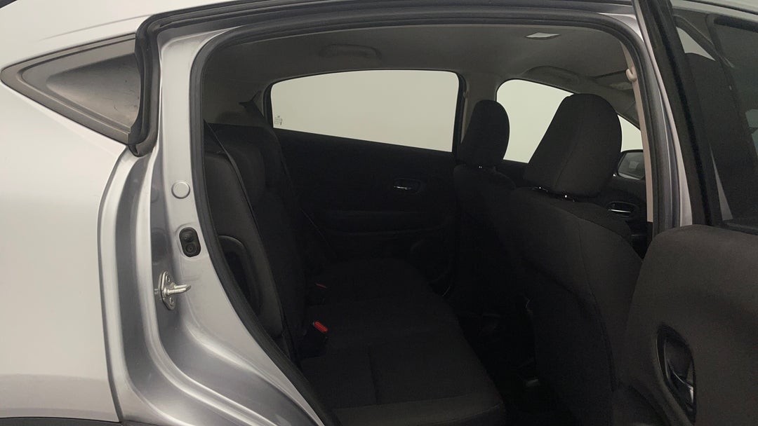 2020 Honda HR-V Vti, Automatic, 46282 km, Right Side Rear Door Cabin View