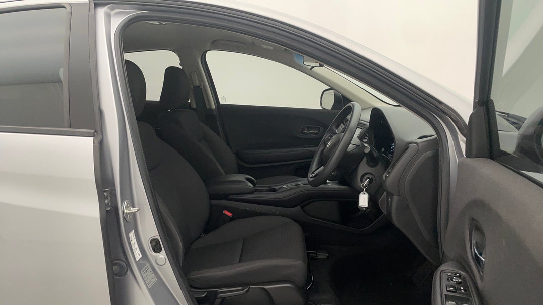 2020 Honda HR-V Vti, Automatic, 46282 km, Right Side Front Door Cabin View