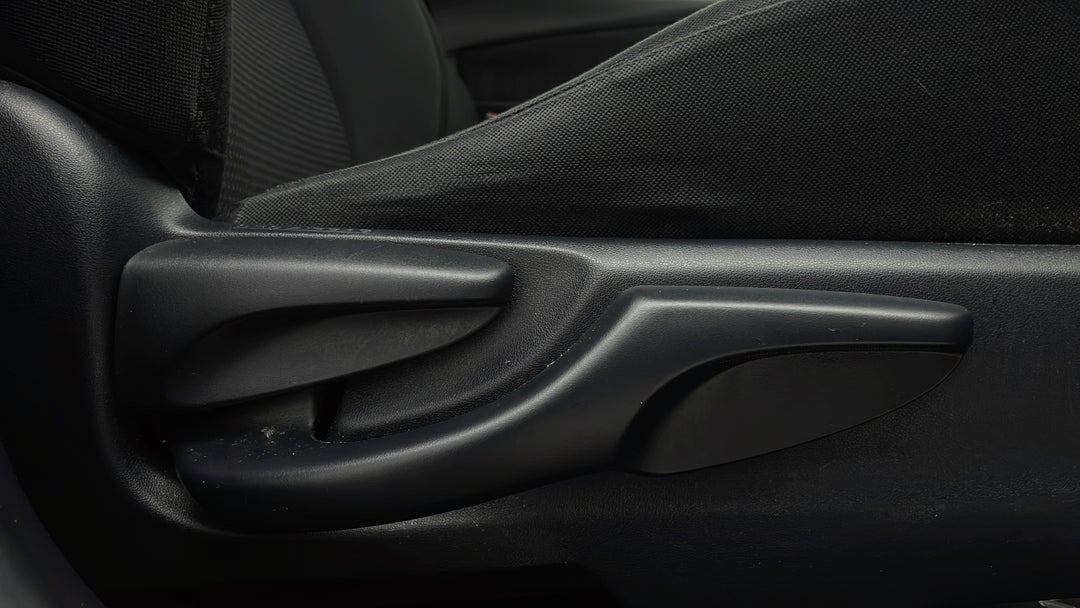 2016 Toyota Yaris Ascent, Manual, 37246 km, Drivers Side Adjustment Panel