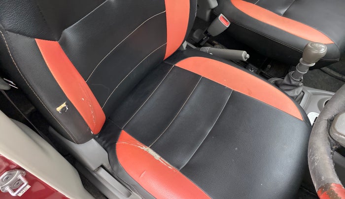 2016 Datsun Redi Go T (O), CNG, Manual, 68,315 km, Driver seat - Cover slightly torn