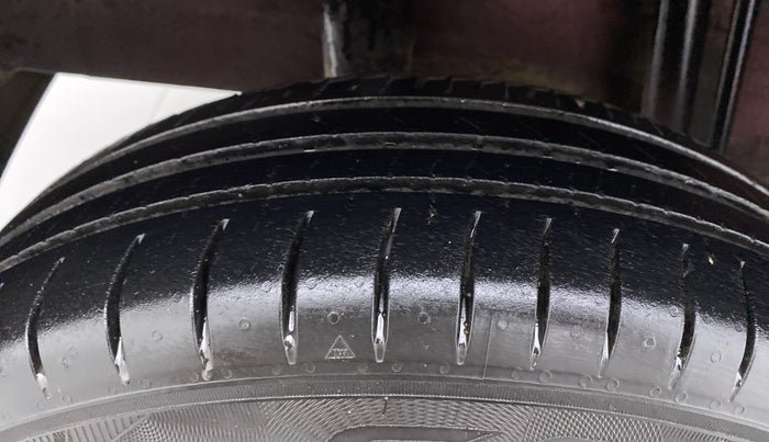 2016 Datsun Redi Go T (O), CNG, Manual, 68,315 km, Right Rear Tyre Tread
