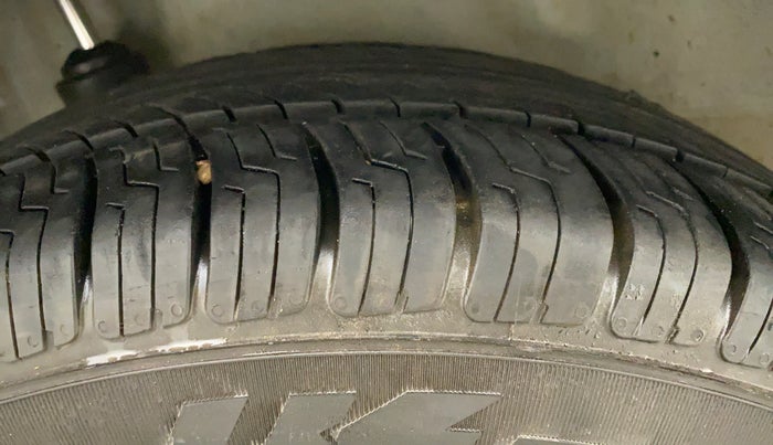 2015 Honda Amaze 1.2L I-VTEC S, CNG, Manual, 97,500 km, Right Rear Tyre Tread