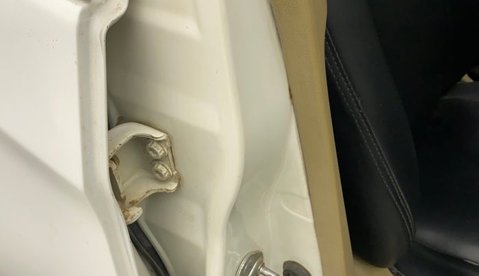2015 Honda Amaze 1.2L I-VTEC S, CNG, Manual, 97,500 km, Right B pillar - Slightly rusted