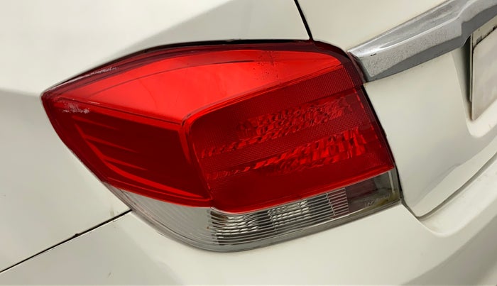 2015 Honda Amaze 1.2L I-VTEC S, CNG, Manual, 97,500 km, Left tail light - Minor scratches