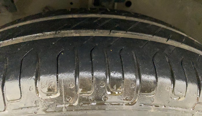 2015 Maruti Swift VXI, Petrol, Manual, 64,732 km, Left Front Tyre Tread