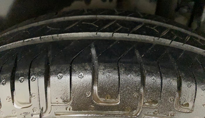 2015 Maruti Swift VXI, Petrol, Manual, 64,732 km, Left Rear Tyre Tread