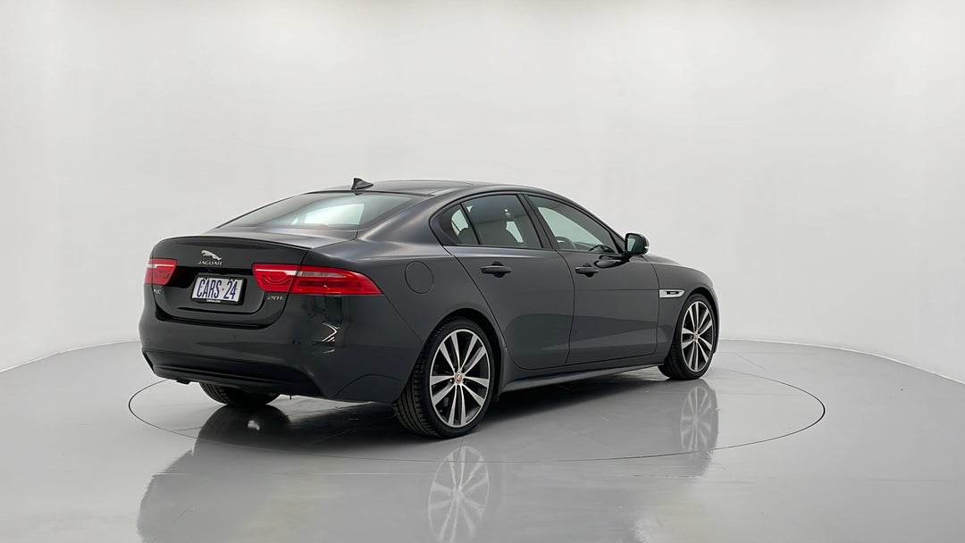 Right Back Diagonal (45- Degree) View