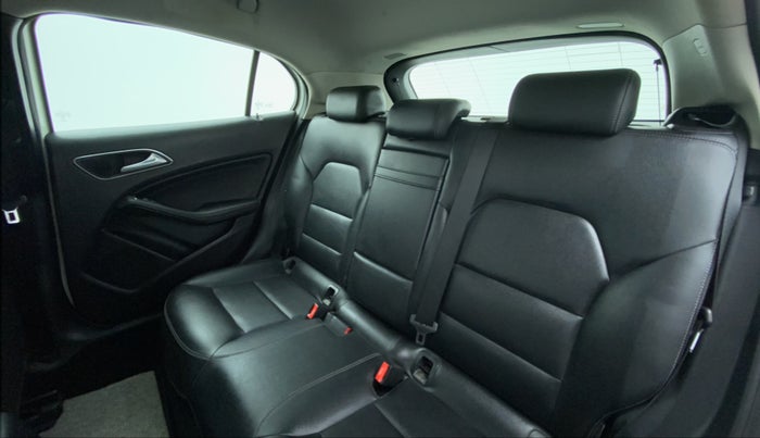 2015 Mercedes Benz GLA Class 200 CDI STYLE, Diesel, Automatic, 82,597 km, Right Side Rear Door Cabin
