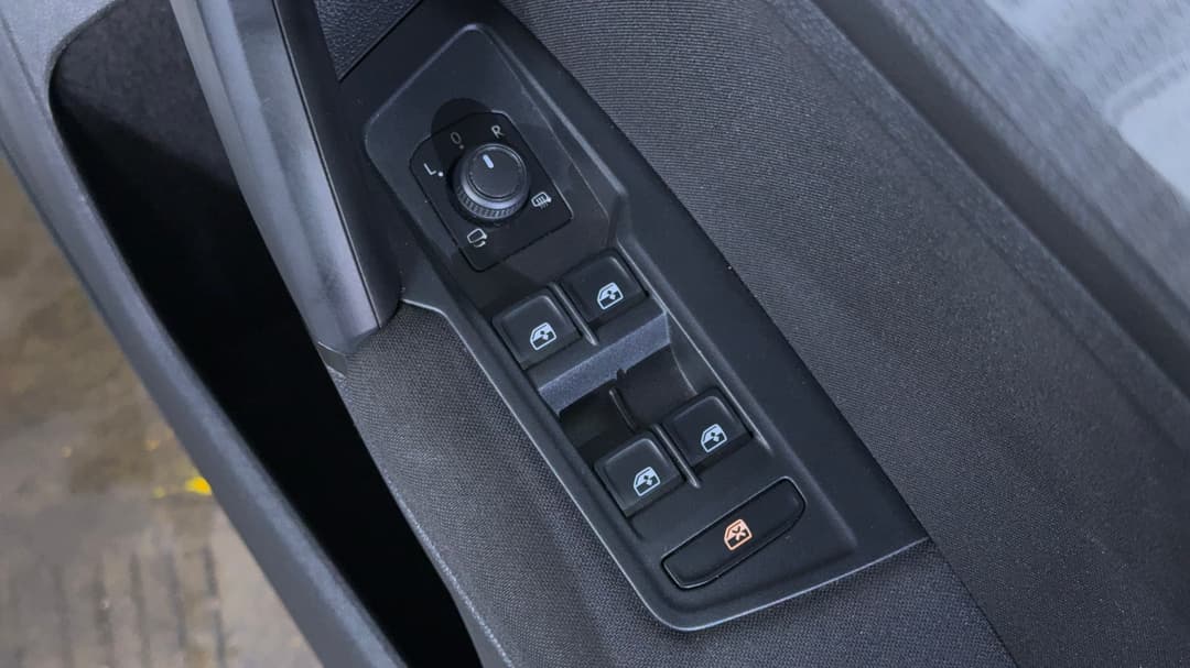2023 Volkswagen Tiguan 110tsi Life, Automatic, 50595 km, Drivers Side Door Panel Controls
