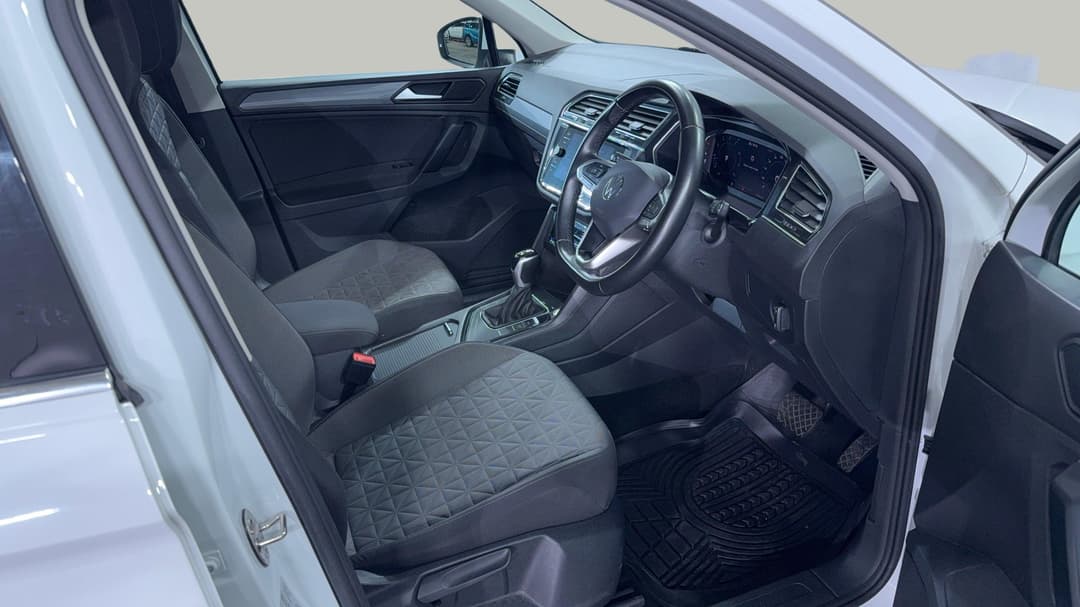 2023 Volkswagen Tiguan 110tsi Life, Automatic, 50595 km, Right Side Front Door Cabin View