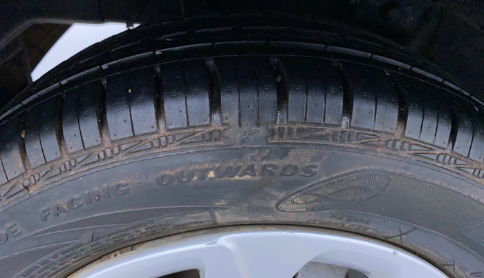 2015 Hyundai Eon MAGNA PLUS, Petrol, Manual, 26,166 km, Right Rear Tyre Tread